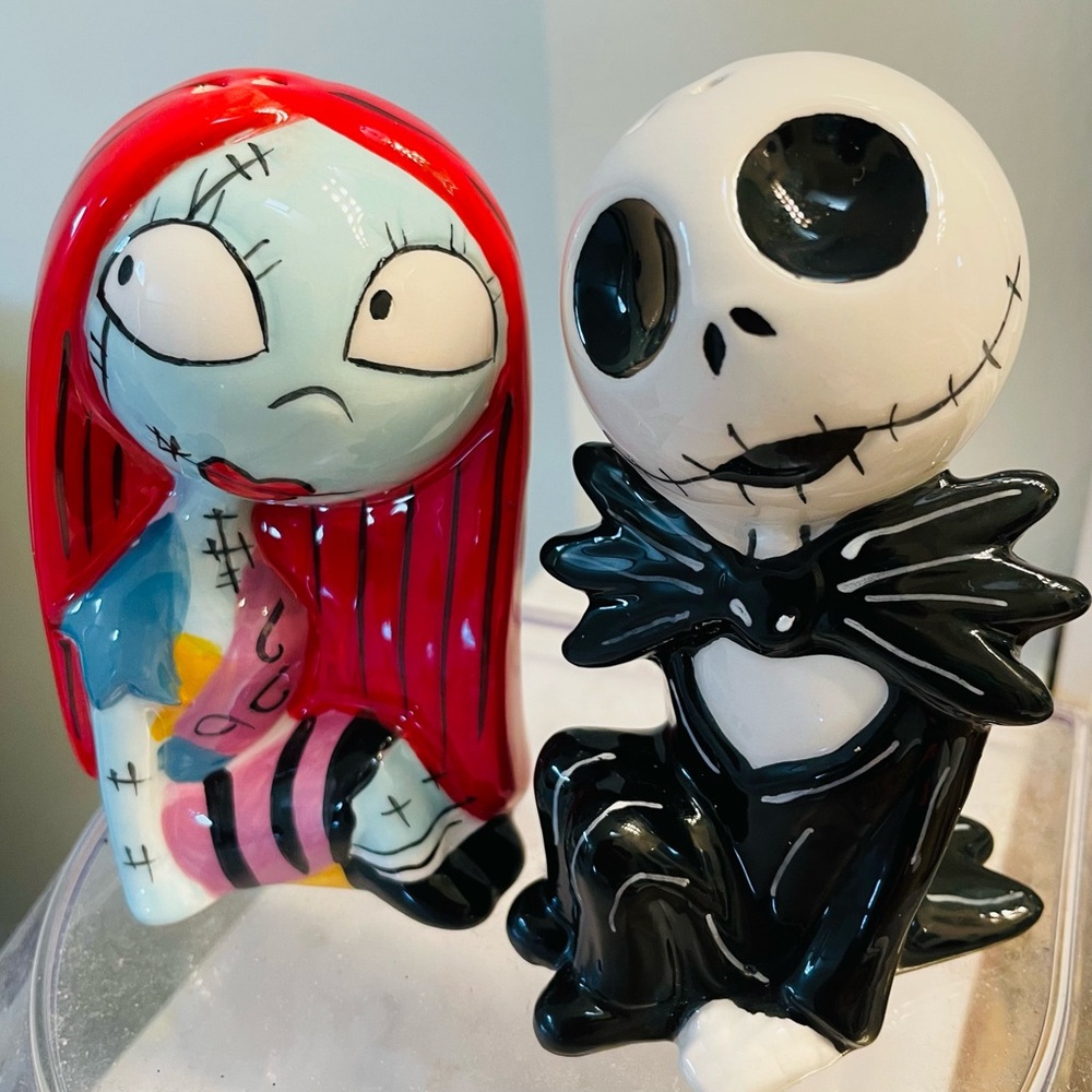 Disney-Nightmare Before Christmas- Salt & Pepper Shakers-licensed collectible